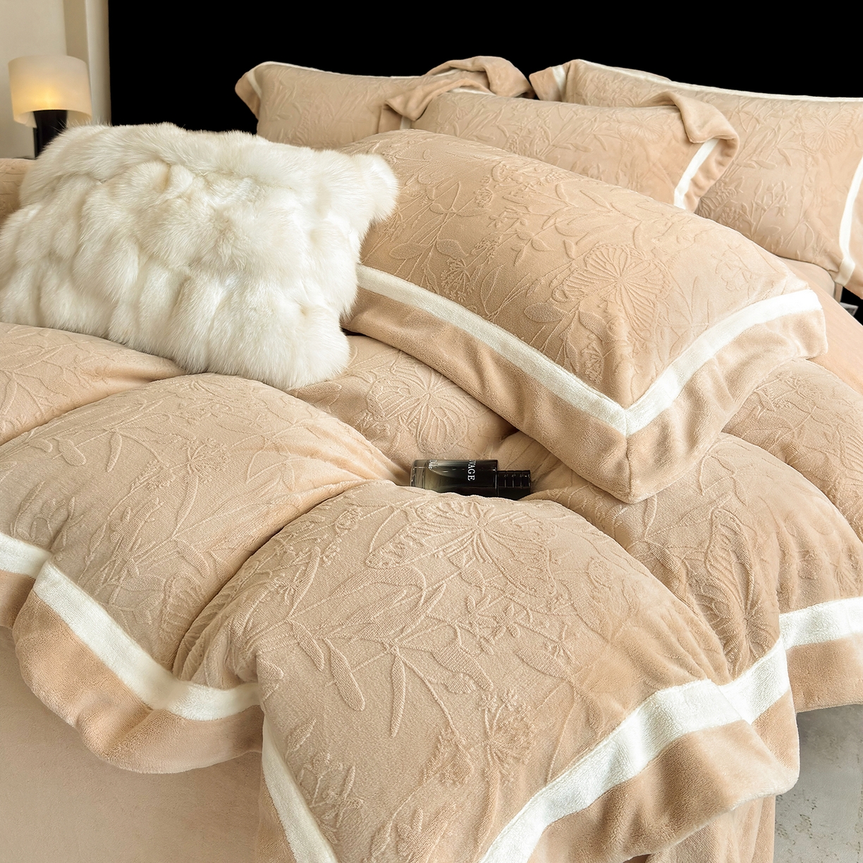 91家纺网 家纺一手货源 找家纺 （总）家居1号家纺 2025新款230克全消光牛奶绒四件套-梦蝶