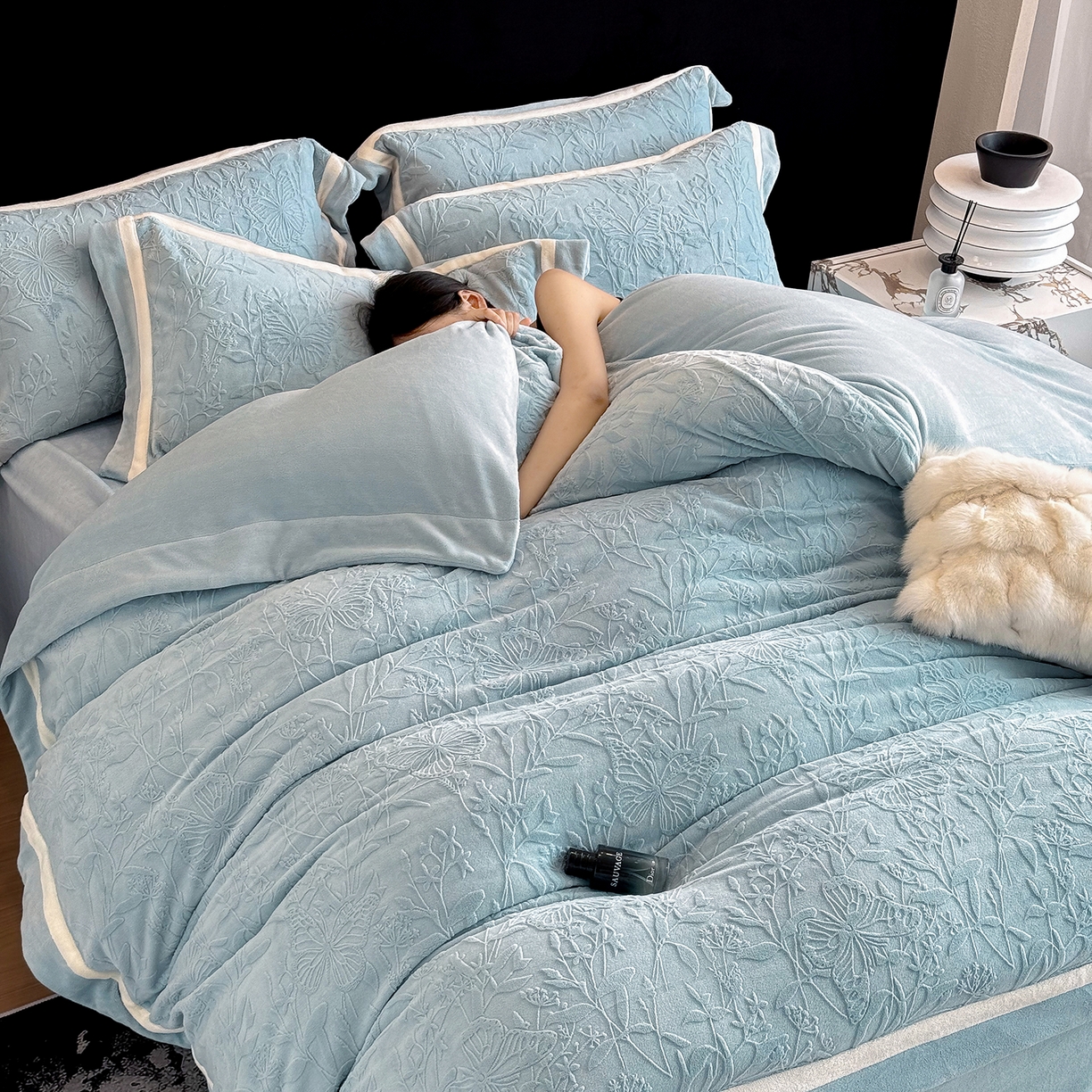 91家纺网 家纺一手货源 找家纺 家居1号家纺 2025新款230克全消光牛奶绒四件套-梦蝶 梦蝶-兰