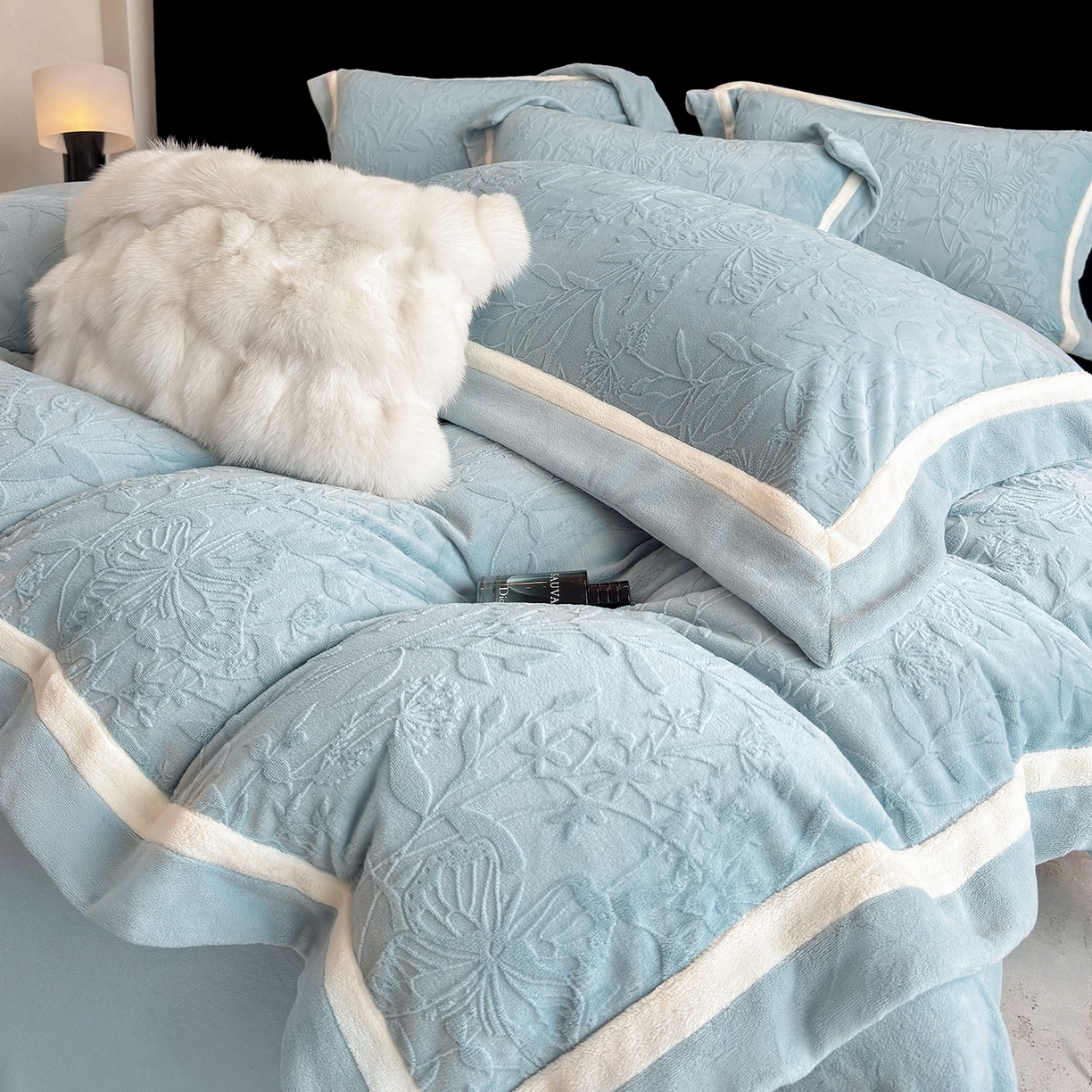 91家纺网 家纺一手货源 找家纺 家居1号家纺 2025新款230克全消光牛奶绒四件套-梦蝶 梦蝶-兰