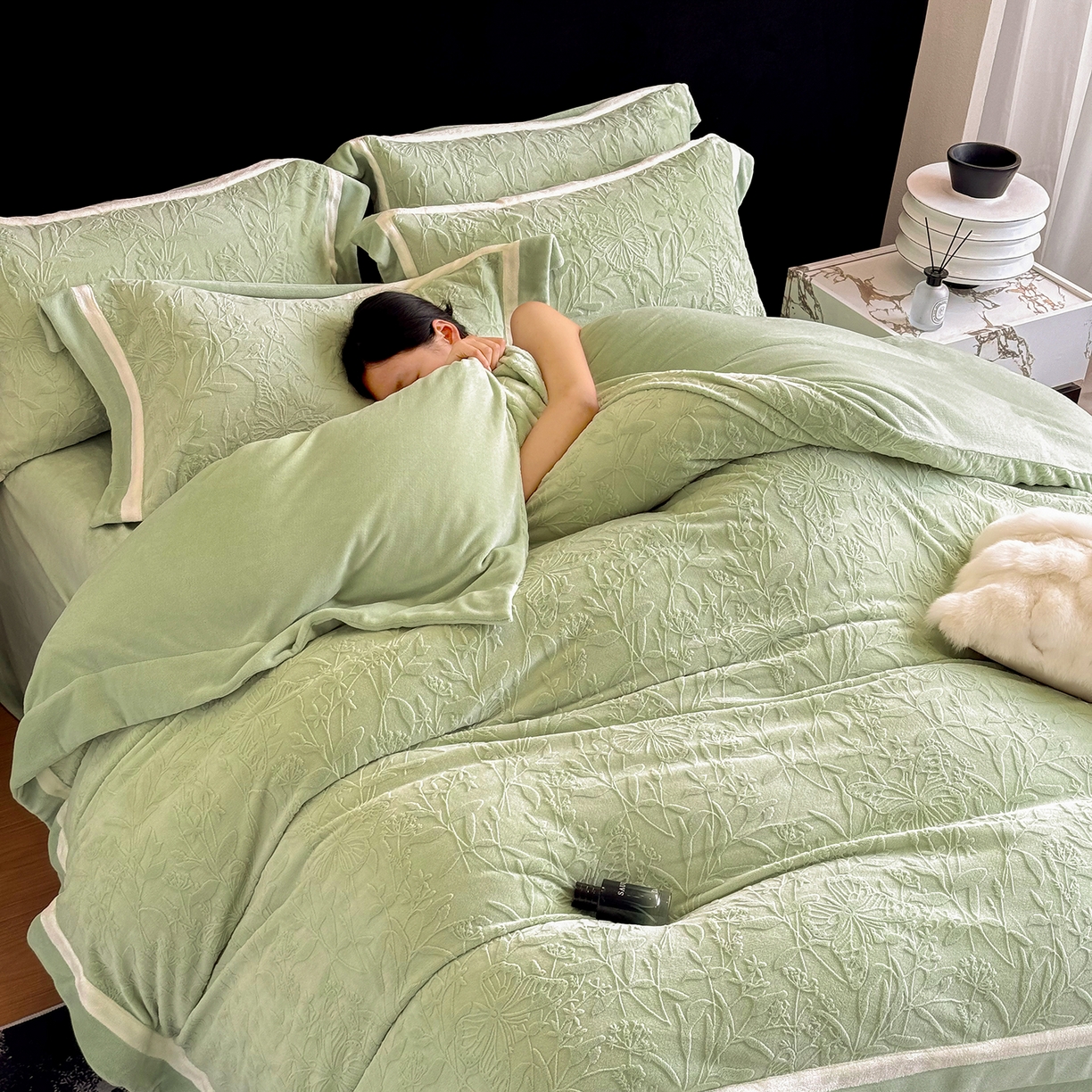 91家纺网 家纺一手货源 找家纺 家居1号家纺 2025新款230克全消光牛奶绒四件套-梦蝶 梦蝶-浅绿