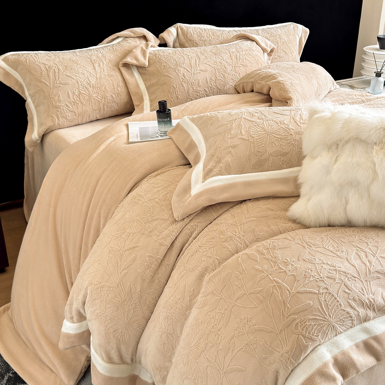 91家纺网 家纺一手货源 找家纺 （总）家居1号家纺 2025新款230克全消光牛奶绒四件套-梦蝶