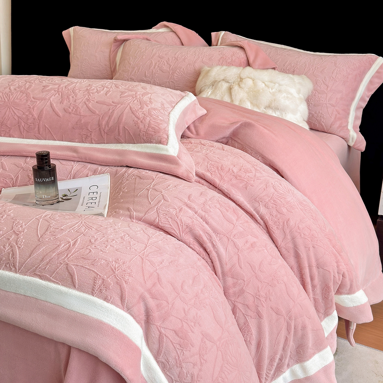 家居1号家纺 2025新款230克全消光牛奶绒四件套-梦蝶 梦蝶-少女粉