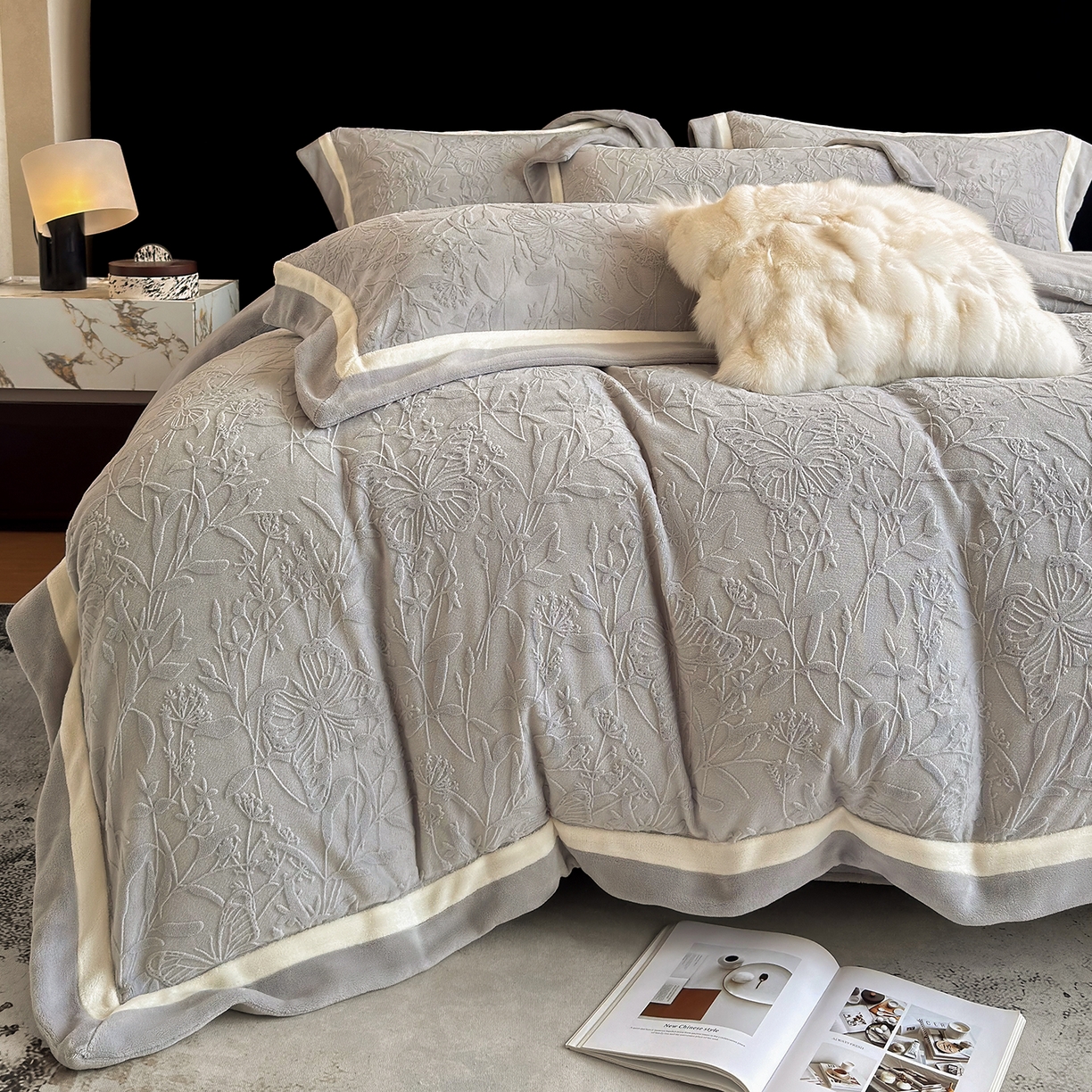 91家纺网 家纺一手货源 找家纺 家居1号家纺 2025新款230克全消光牛奶绒四件套-梦蝶 梦蝶-绅士灰