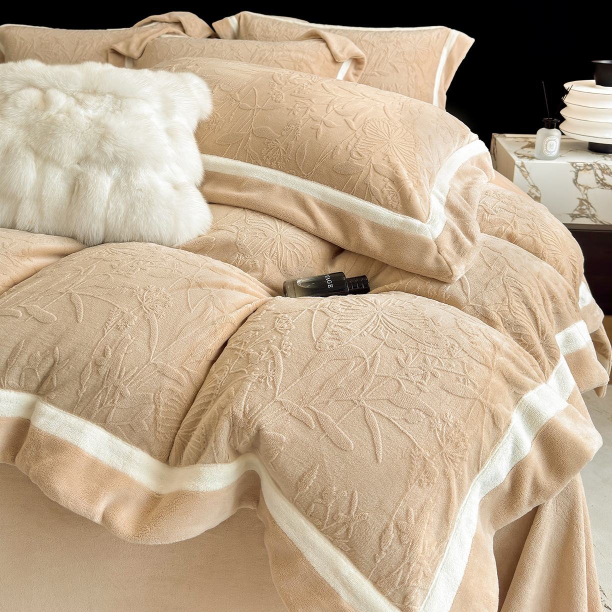 91家纺网 家纺一手货源 找家纺 （总）家居1号家纺 2025新款230克全消光牛奶绒四件套-梦蝶