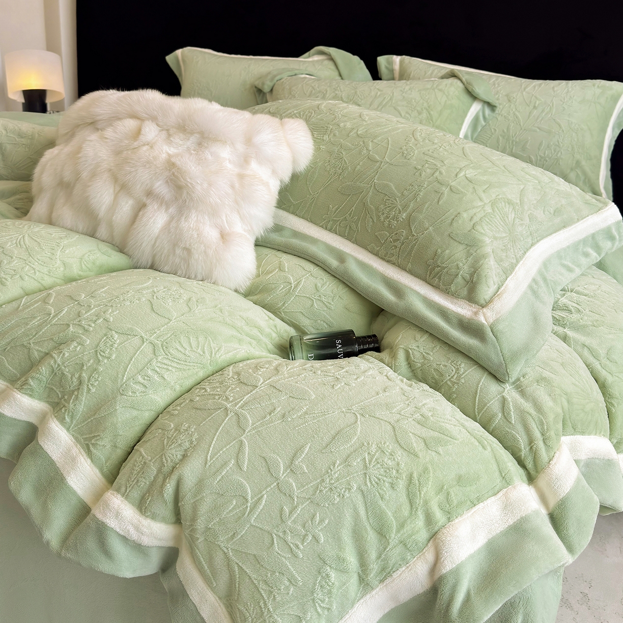 91家纺网 家纺一手货源 找家纺 家居1号家纺 2025新款230克全消光牛奶绒四件套-梦蝶 梦蝶-浅绿