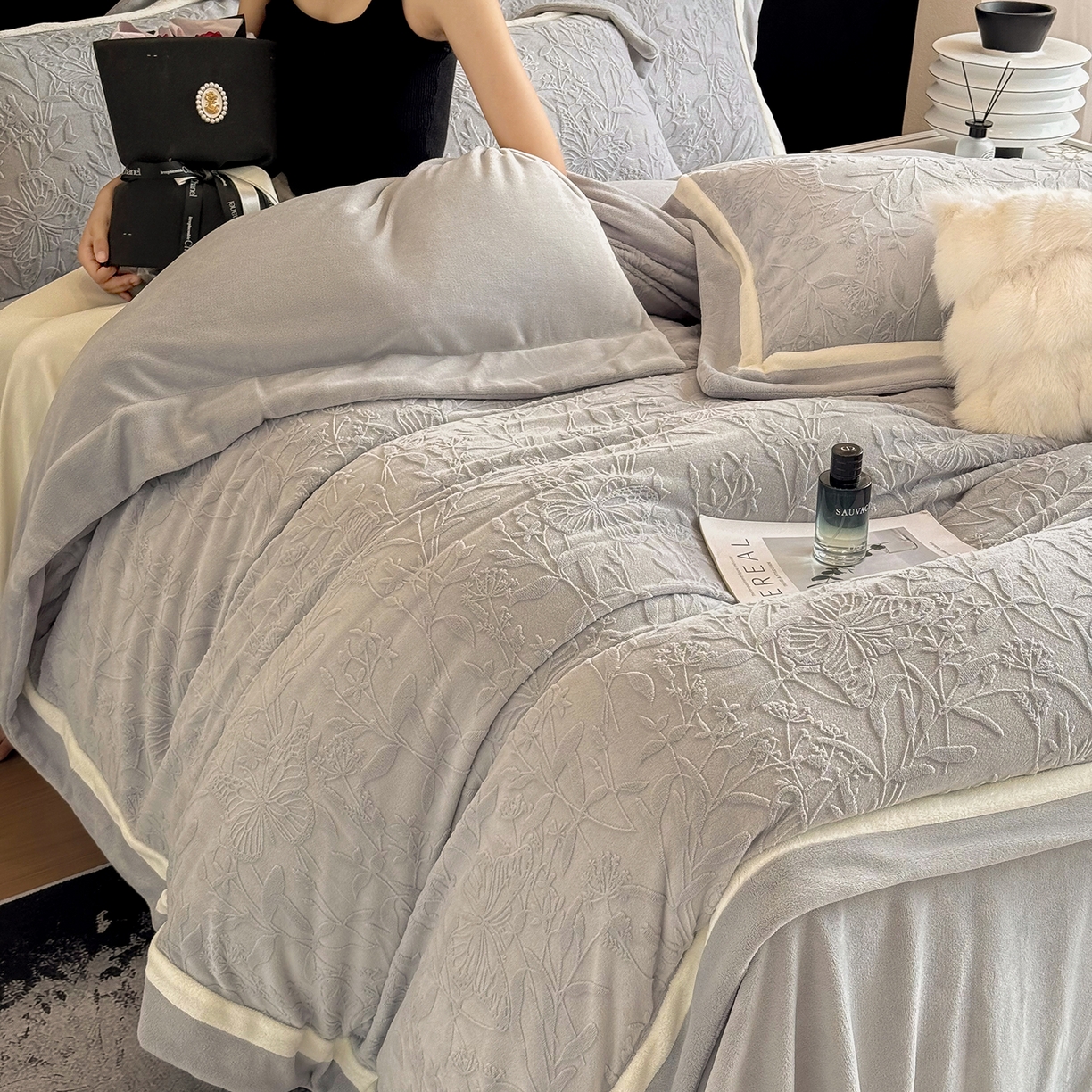 91家纺网 家纺一手货源 找家纺 家居1号家纺 2025新款230克全消光牛奶绒四件套-梦蝶 梦蝶-绅士灰