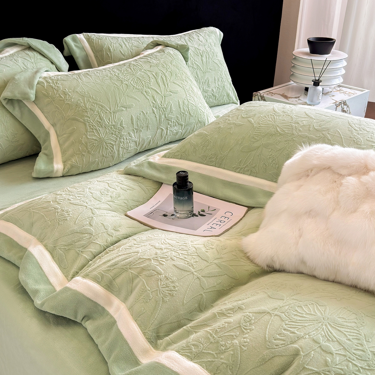 91家纺网 家纺一手货源 找家纺 家居1号家纺 2025新款230克全消光牛奶绒四件套-梦蝶 梦蝶-浅绿