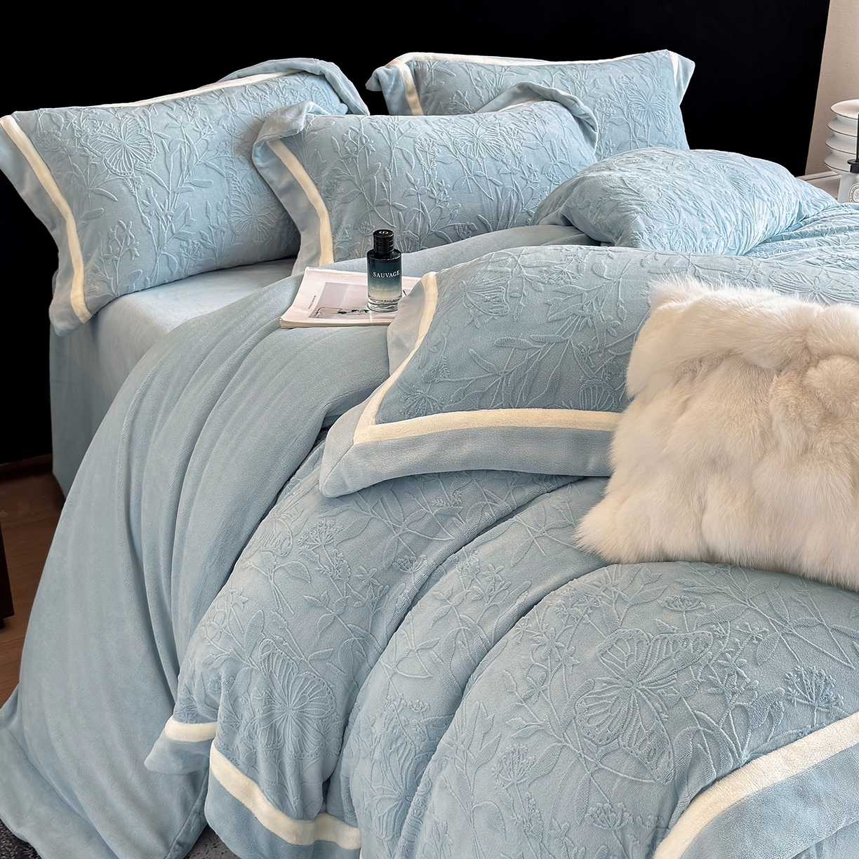 91家纺网 家纺一手货源 找家纺 家居1号家纺 2025新款230克全消光牛奶绒四件套-梦蝶 梦蝶-兰