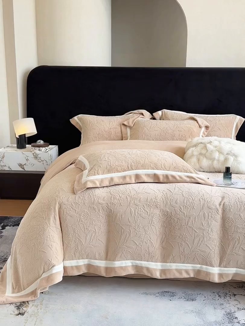 91家纺网 家纺一手货源 找家纺 （总）家居1号家纺 2025新款230克全消光牛奶绒四件套-梦蝶