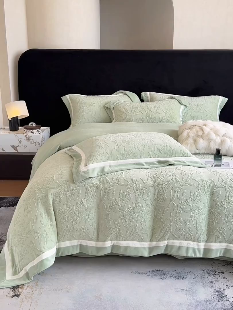 91家纺网 家纺一手货源 找家纺 家居1号家纺 2025新款230克全消光牛奶绒四件套-梦蝶 梦蝶-浅绿