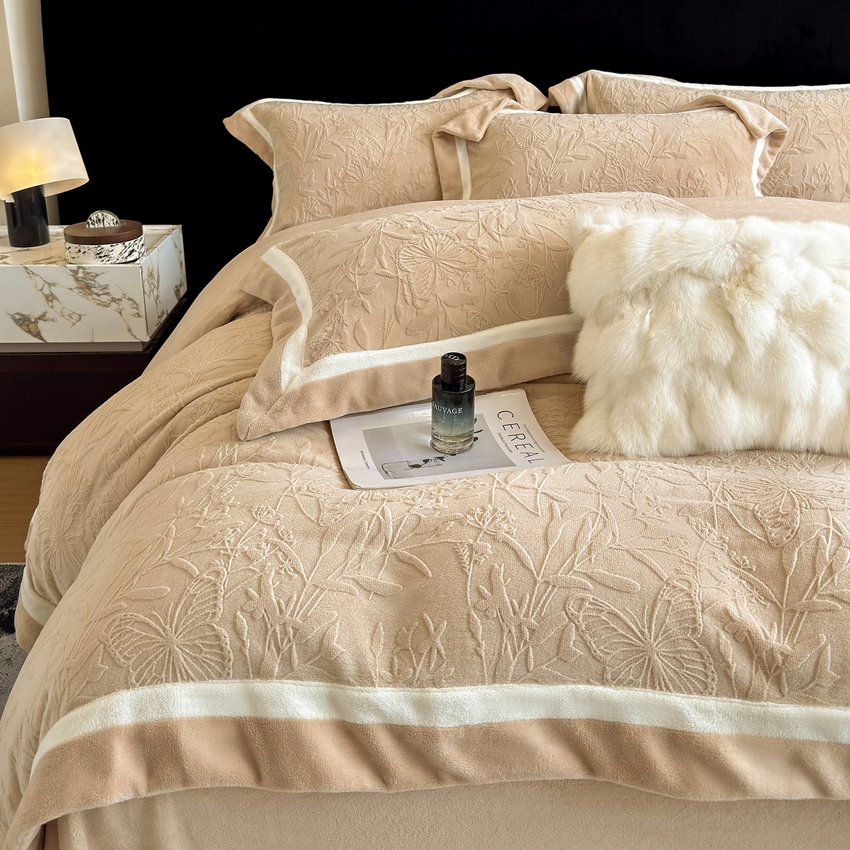 91家纺网 家纺一手货源 找家纺 （总）家居1号家纺 2025新款230克全消光牛奶绒四件套-梦蝶