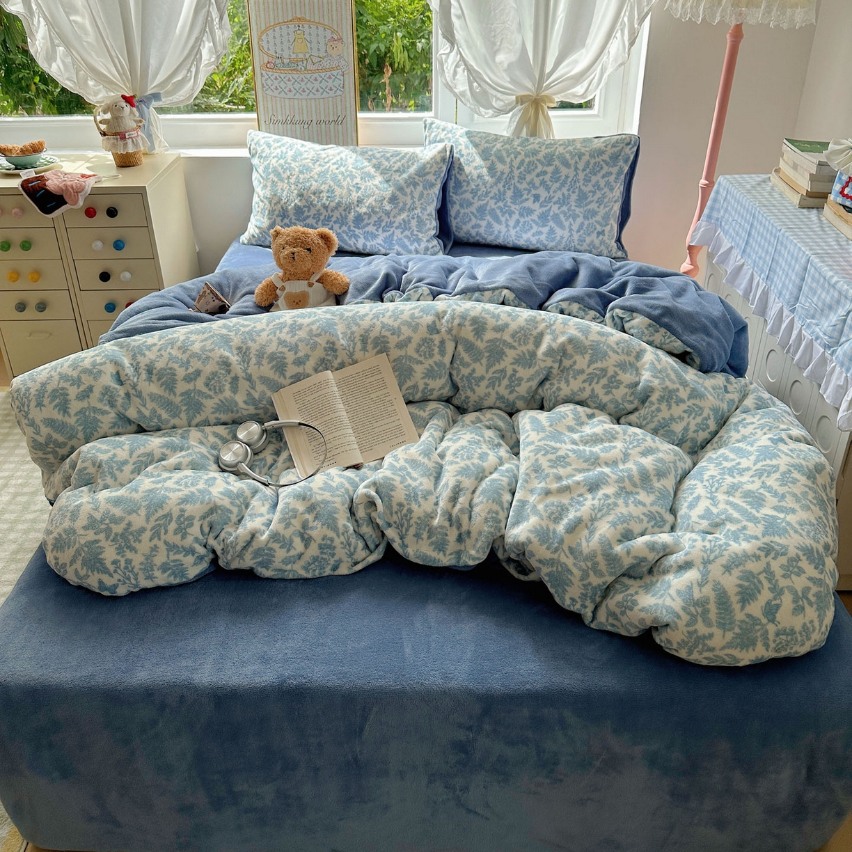 91家纺网 家纺一手货源 找家纺 优选 2025新款小清新加厚高克重牛奶绒四件套直播爆款电商爆款叶子青青