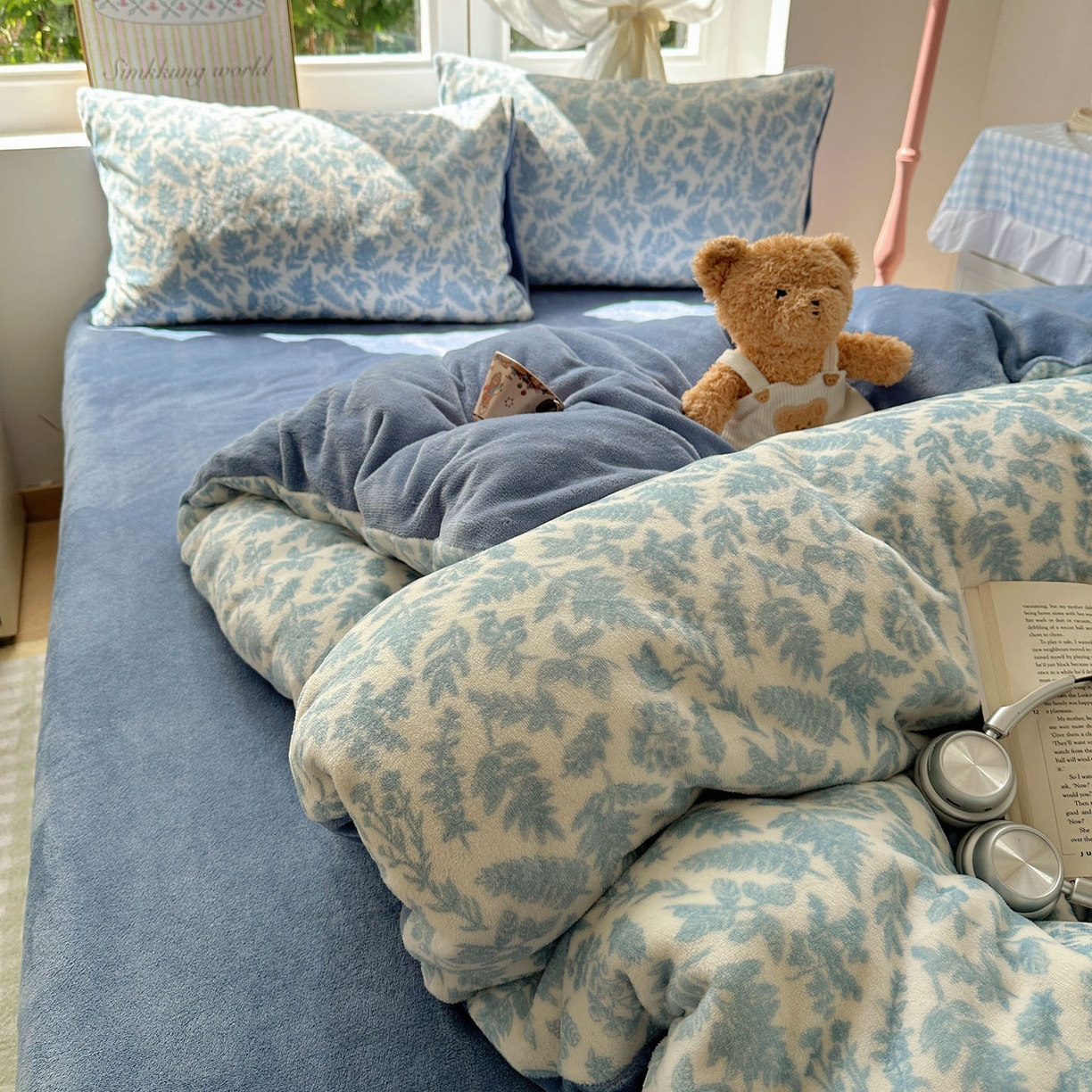 91家纺网 家纺一手货源 找家纺 优选 2025新款小清新加厚高克重牛奶绒四件套直播爆款电商爆款叶子青青