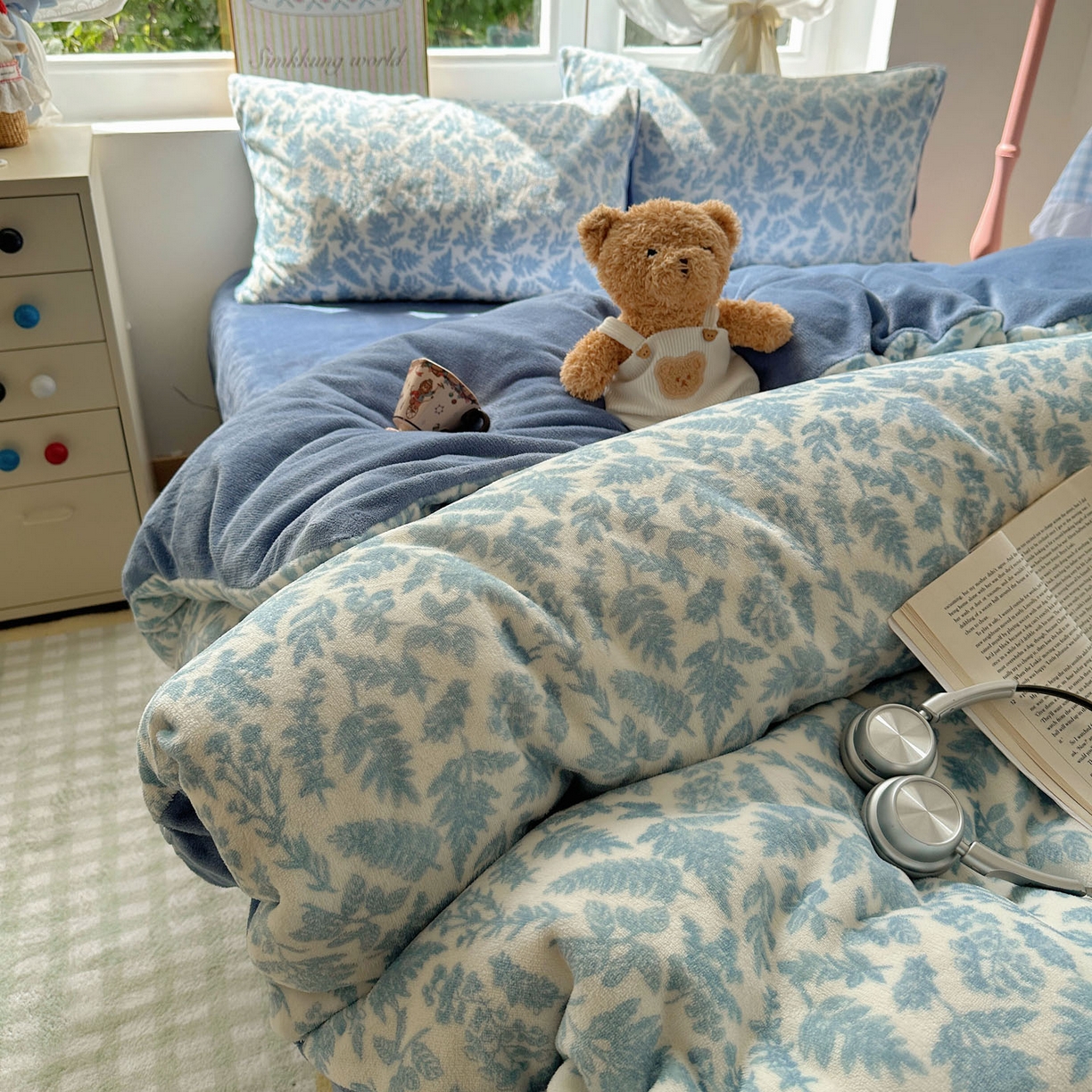 91家纺网 家纺一手货源 找家纺 优选 2025新款小清新加厚高克重牛奶绒四件套直播爆款电商爆款叶子青青