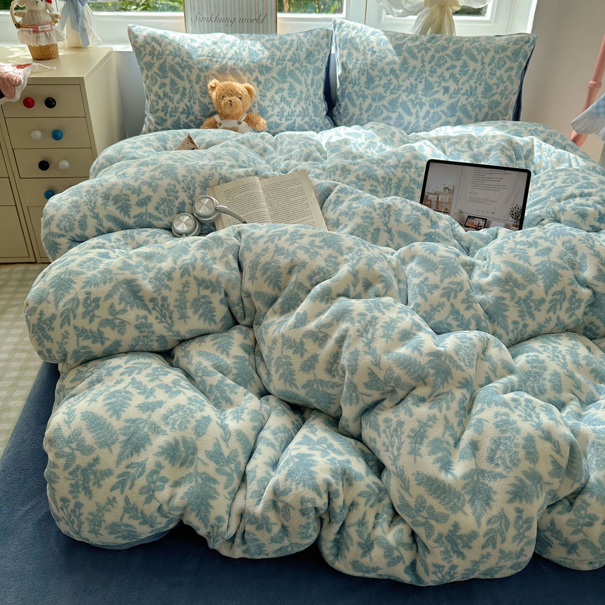 91家纺网 家纺一手货源 找家纺 优选 2025新款小清新加厚高克重牛奶绒四件套直播爆款电商爆款叶子青青