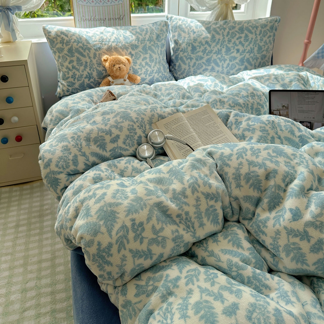 91家纺网 家纺一手货源 找家纺 优选 2025新款小清新加厚高克重牛奶绒四件套直播爆款电商爆款叶子青青