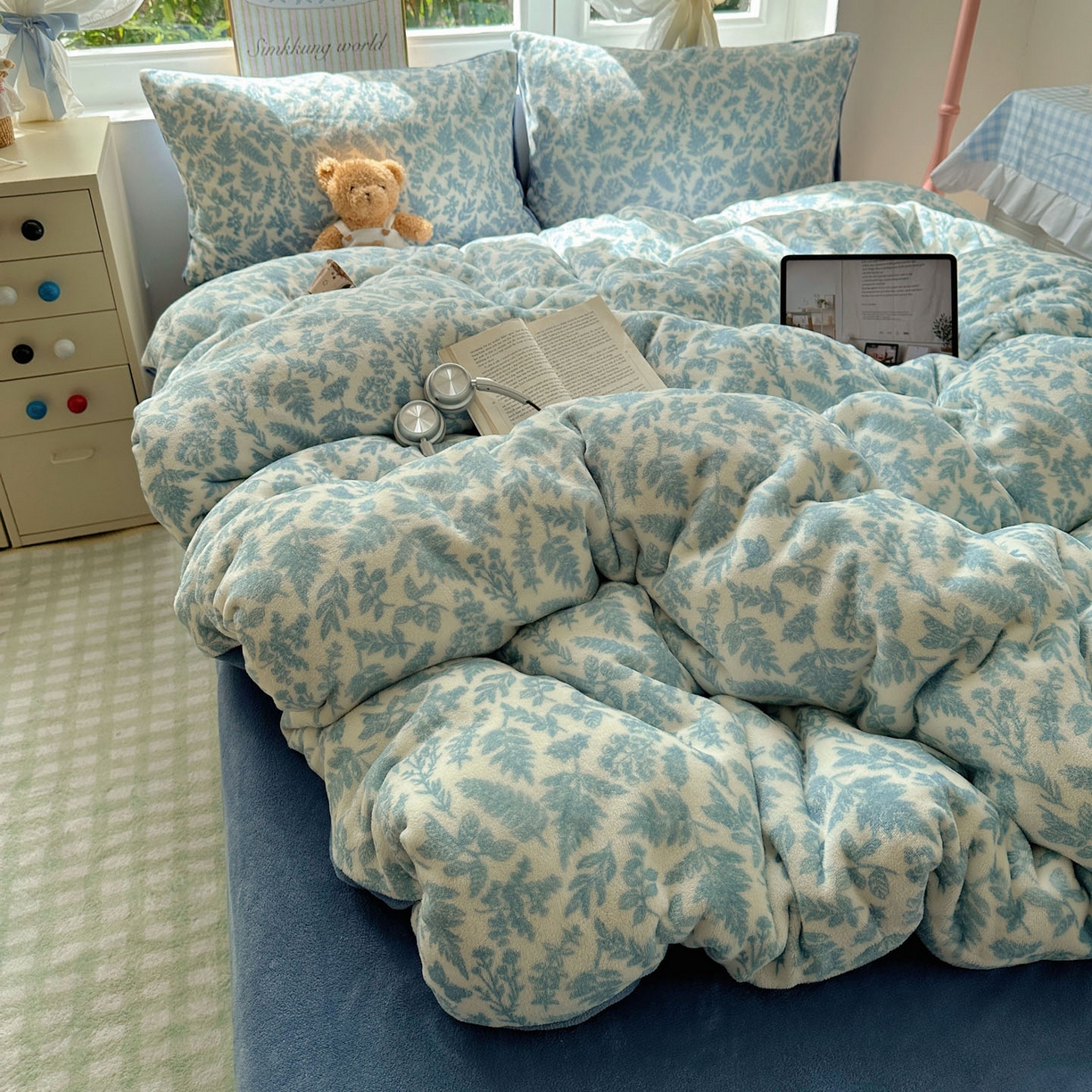 91家纺网 家纺一手货源 找家纺 优选 2025新款小清新加厚高克重牛奶绒四件套直播爆款电商爆款叶子青青