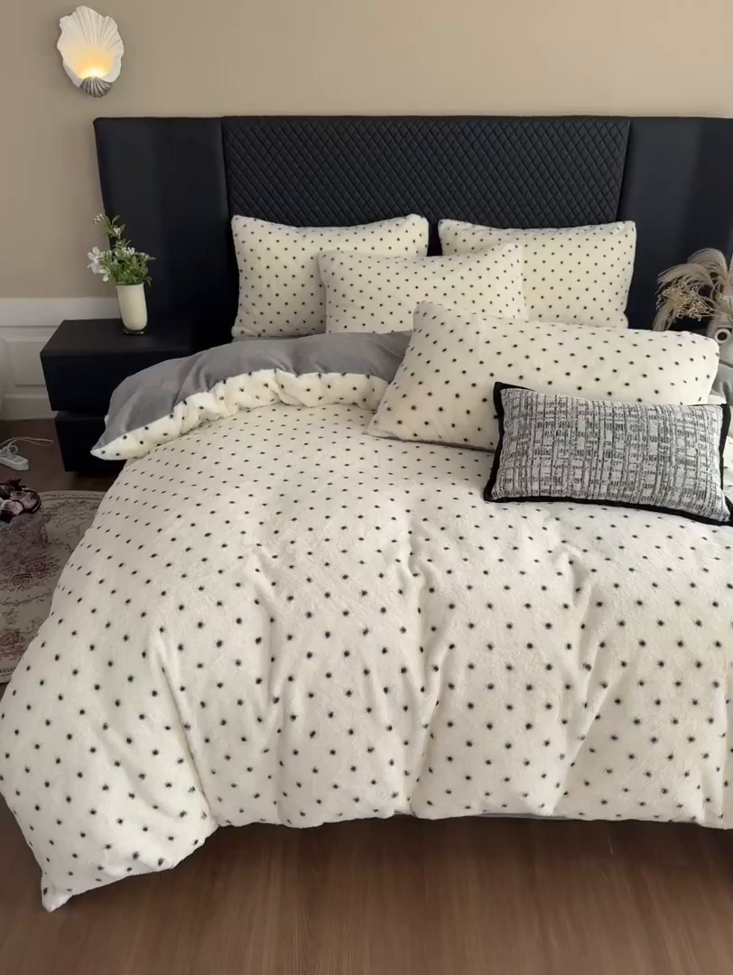 91家纺网 家纺一手货源 找家纺 璐维斯 2025新款A类兔毛绒双层多功能被套毯带拉链 卡通花卉牛奶绒毛毯秋冬保暖毯子盖毯 浪漫波点-白