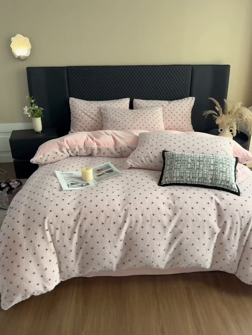 91家纺网 家纺一手货源 找家纺 璐维斯 2025新款A类兔毛绒双层多功能被套毯带拉链 卡通花卉牛奶绒毛毯秋冬保暖毯子盖毯 浪漫波点-粉