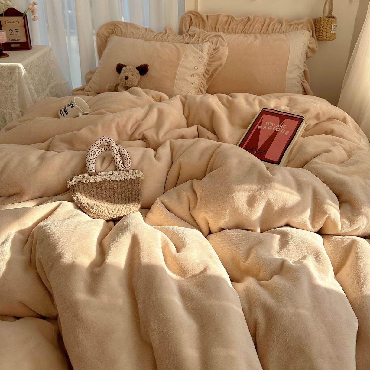 91家纺网 家纺一手货源 找家纺 （总）轻奢坊 2025新款牛奶绒纯色全棉蕾丝大花边四件套-软乎系列