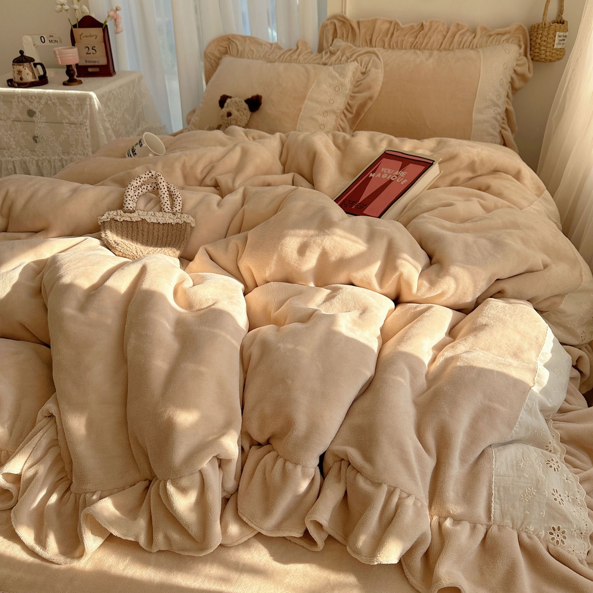 91家纺网 家纺一手货源 找家纺 （总）轻奢坊 2025新款牛奶绒纯色全棉蕾丝大花边四件套-软乎系列