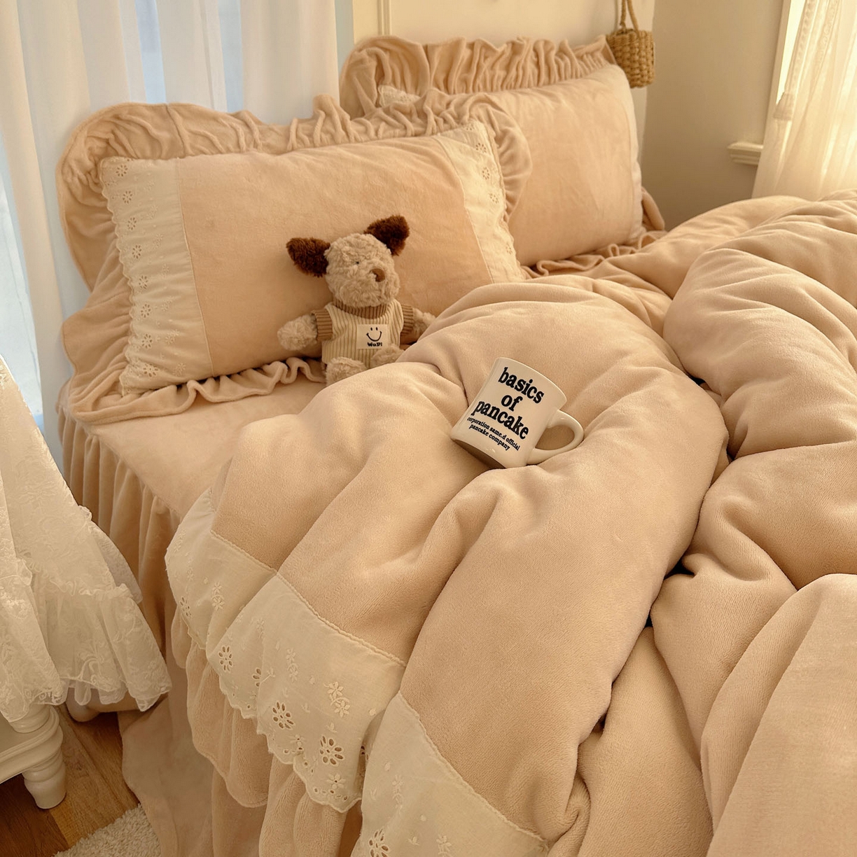 91家纺网 家纺一手货源 找家纺 （总）轻奢坊 2025新款牛奶绒纯色全棉蕾丝大花边四件套-软乎系列