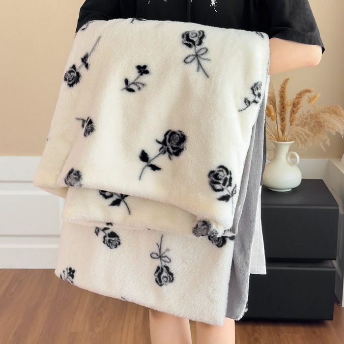 91家纺网 家纺一手货源 找家纺 璐维斯 2025新款A类兔毛绒双层多功能被套毯带拉链 卡通花卉牛奶绒毛毯秋冬保暖毯子盖毯 玫瑰白