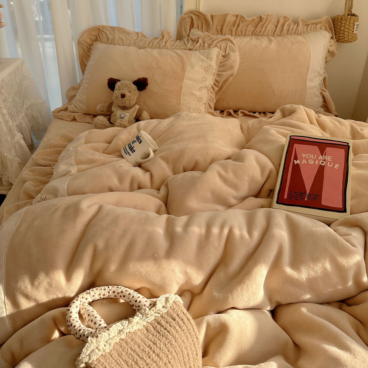 91家纺网 家纺一手货源 找家纺 （总）轻奢坊 2025新款牛奶绒纯色全棉蕾丝大花边四件套-软乎系列