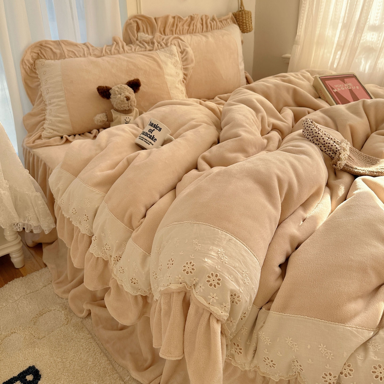 91家纺网 家纺一手货源 找家纺 （总）轻奢坊 2025新款牛奶绒纯色全棉蕾丝大花边四件套-软乎系列