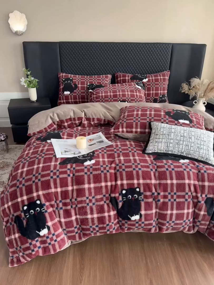 91家纺网 家纺一手货源 找家纺 璐维斯 2025新款A类兔毛绒双层多功能被套毯带拉链 卡通花卉牛奶绒毛毯秋冬保暖毯子盖毯 甜酷猫-红