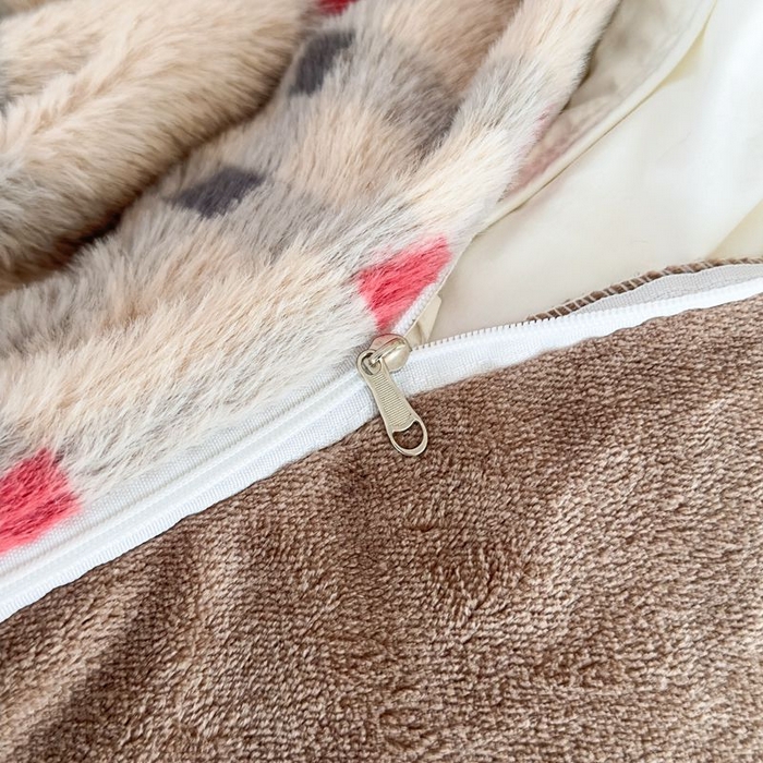 91家纺网 家纺一手货源 找家纺 璐维斯 2025新款A类兔毛绒双层多功能被套毯带拉链 卡通花卉牛奶绒毛毯秋冬保暖毯子盖毯 甜酷猫-咖