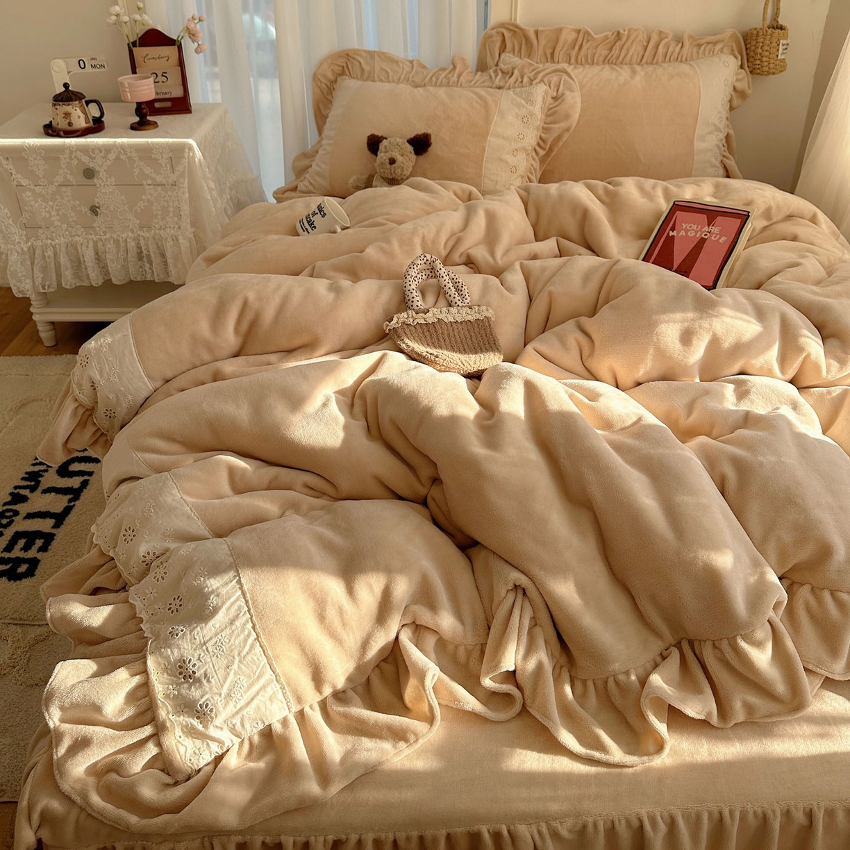 91家纺网 家纺一手货源 找家纺 轻奢坊 2025新款牛奶绒纯色全棉蕾丝大花边四件套-软乎系列 软乎咖