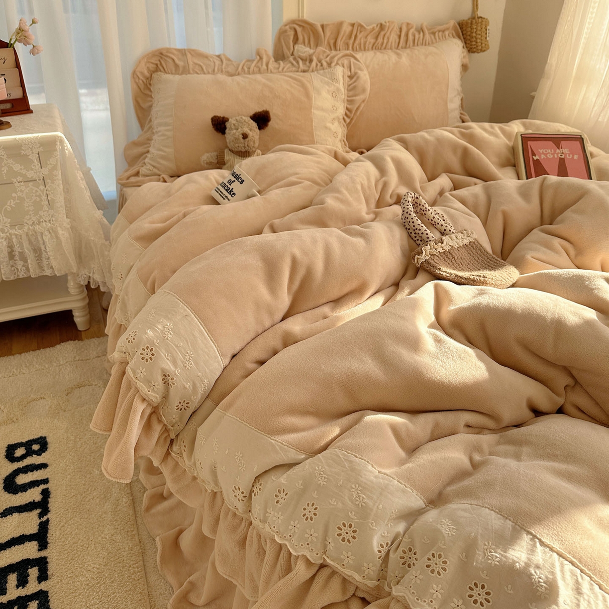 91家纺网 家纺一手货源 找家纺 轻奢坊 2025新款牛奶绒纯色全棉蕾丝大花边四件套-软乎系列 软乎咖