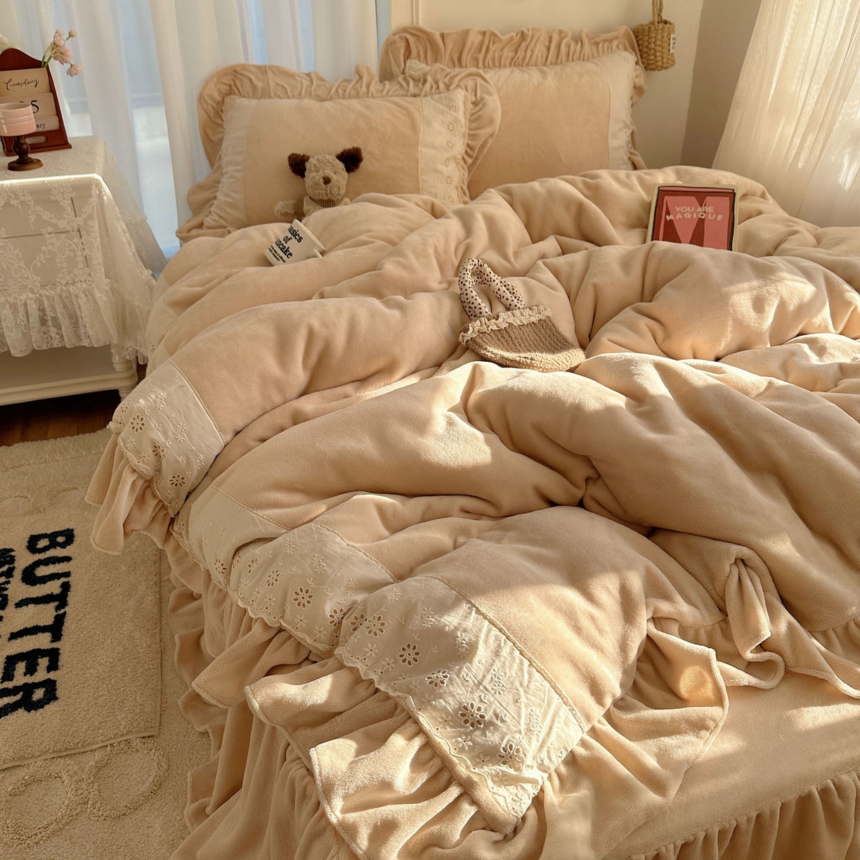 91家纺网 家纺一手货源 找家纺 轻奢坊 2025新款牛奶绒纯色全棉蕾丝大花边四件套-软乎系列 软乎咖