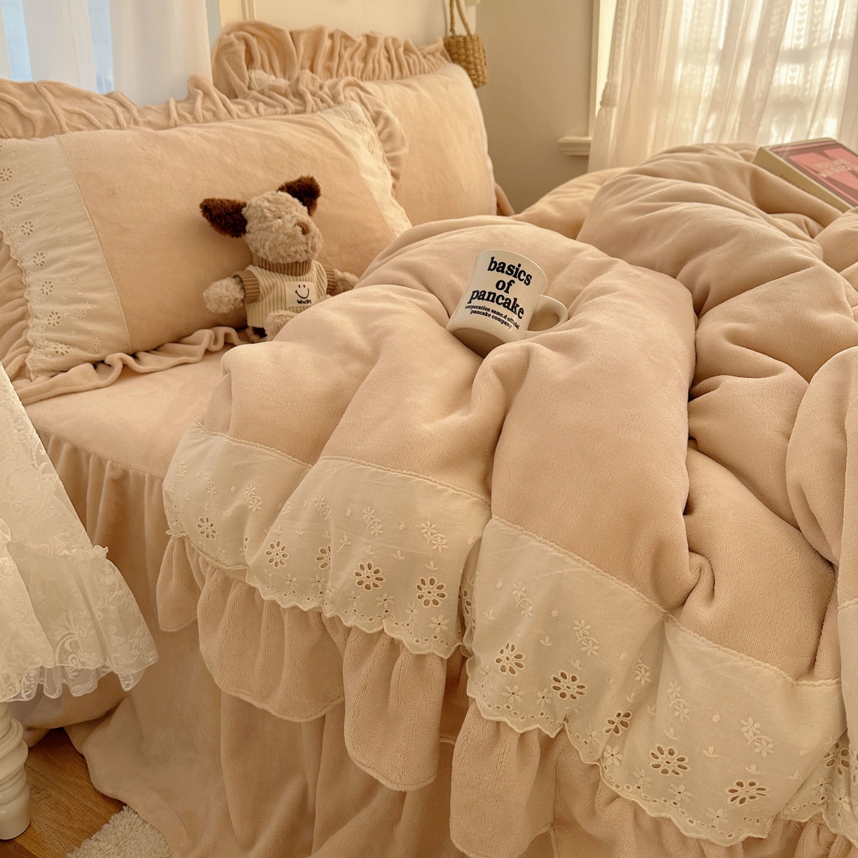 91家纺网 家纺一手货源 找家纺 轻奢坊 2025新款牛奶绒纯色全棉蕾丝大花边四件套-软乎系列 软乎咖