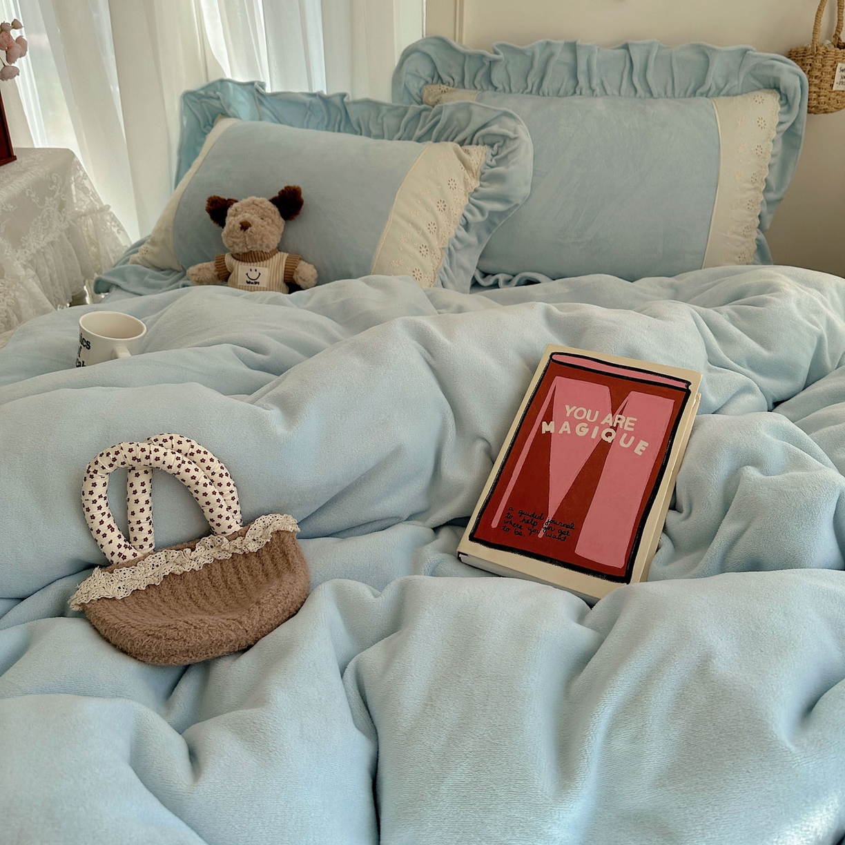 91家纺网 家纺一手货源 找家纺 轻奢坊 2025新款牛奶绒纯色全棉蕾丝大花边四件套-软乎系列 软乎蓝