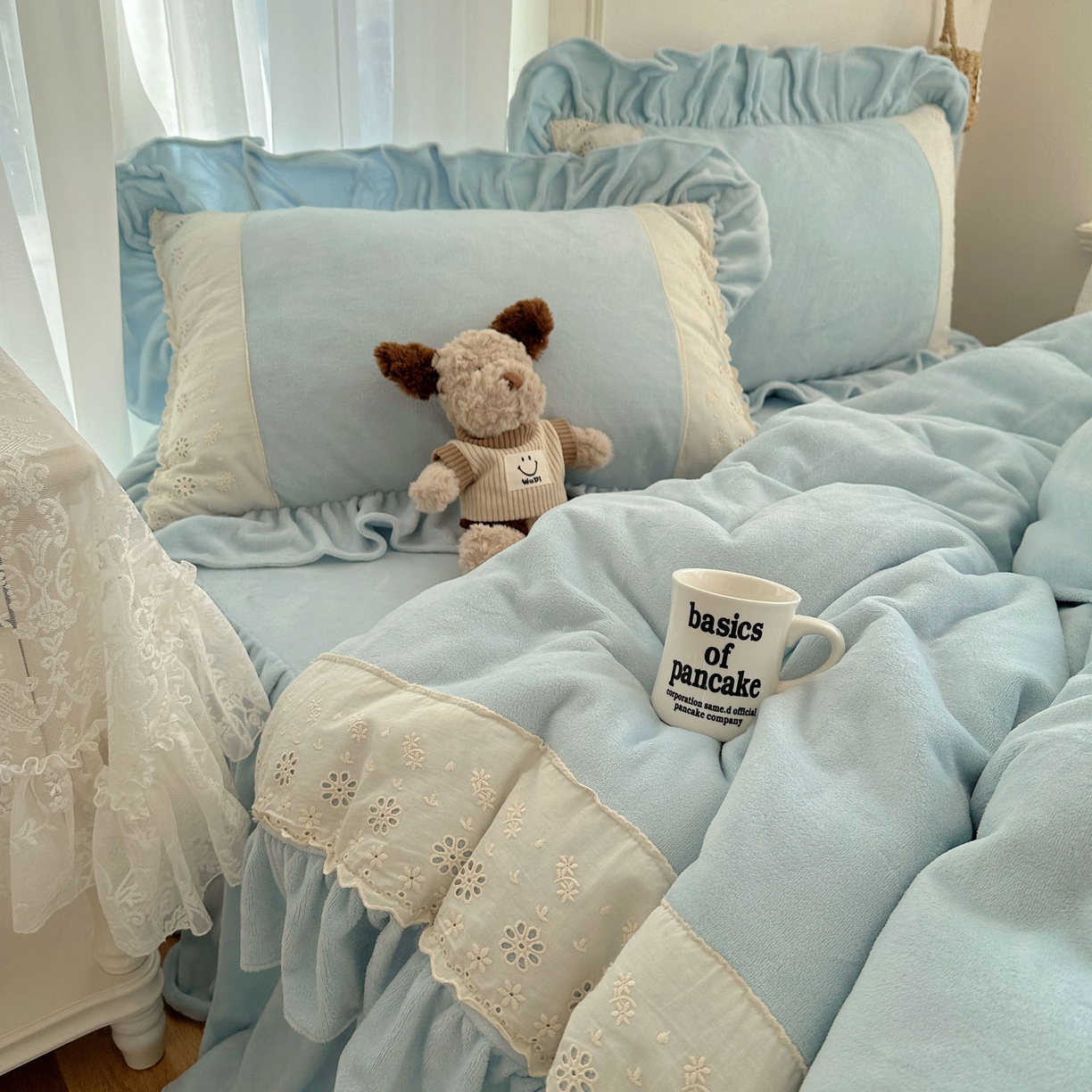 91家纺网 家纺一手货源 找家纺 轻奢坊 2025新款牛奶绒纯色全棉蕾丝大花边四件套-软乎系列 软乎蓝