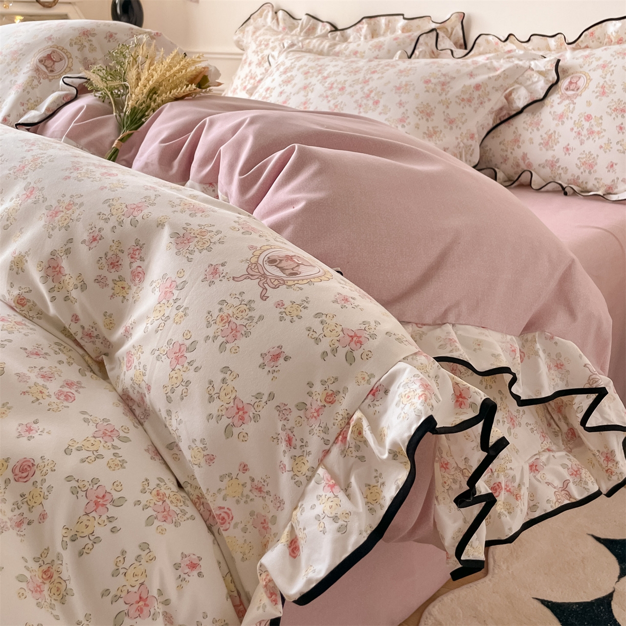 91家纺网 家纺一手货源 找家纺 义博家纺 2025新款韩版花边印花四件套四件套 碎花-浅粉