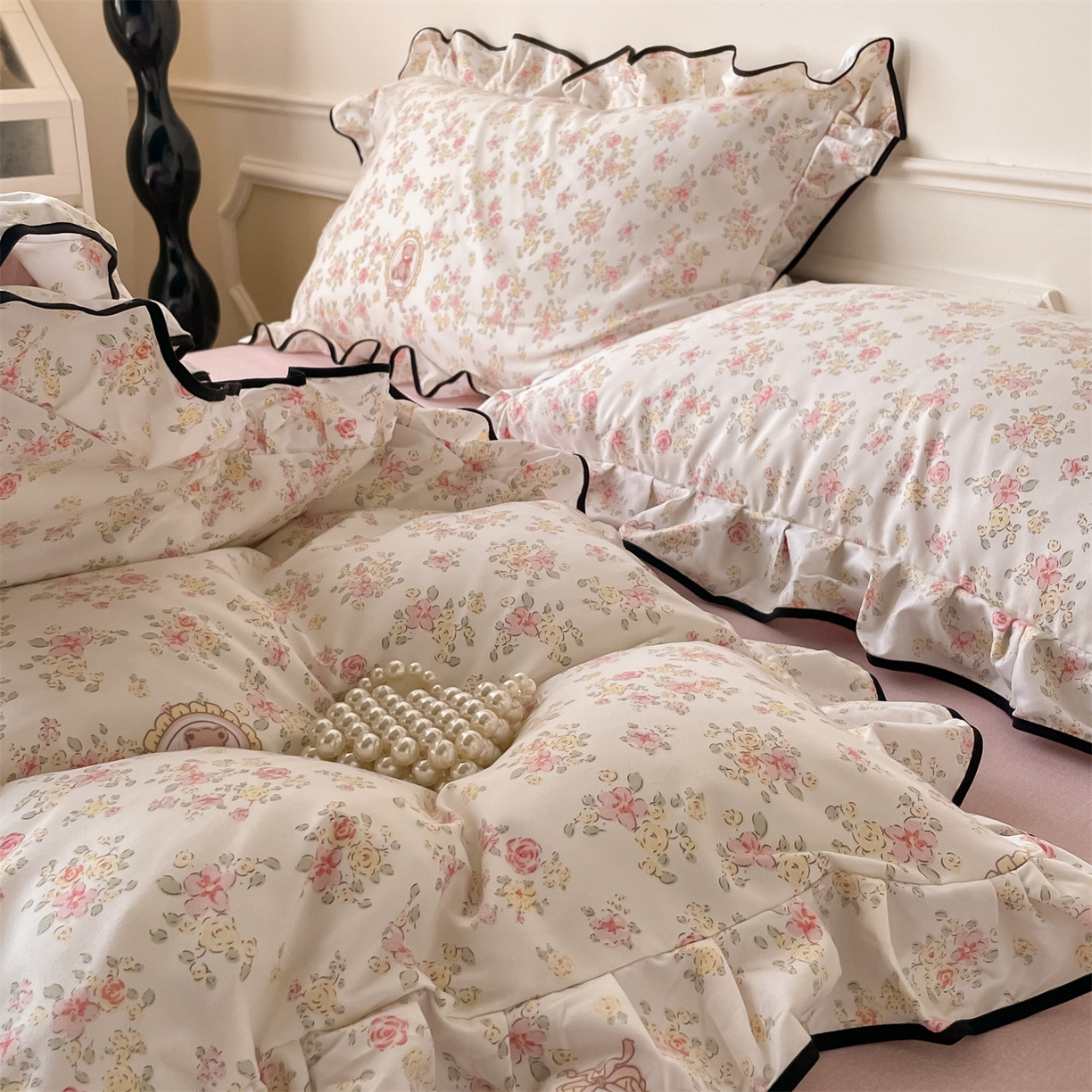 91家纺网 家纺一手货源 找家纺 义博家纺 2025新款韩版花边印花四件套四件套 碎花-浅粉