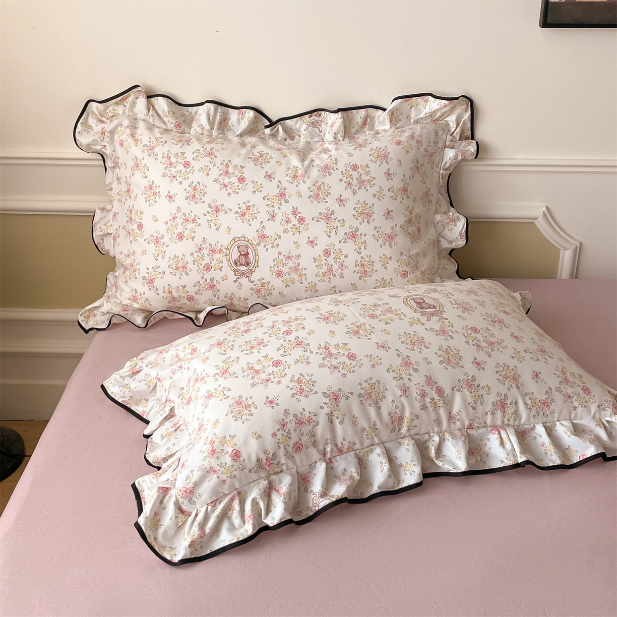 91家纺网 家纺一手货源 找家纺 义博家纺 2025新款韩版花边印花四件套四件套 碎花-浅粉