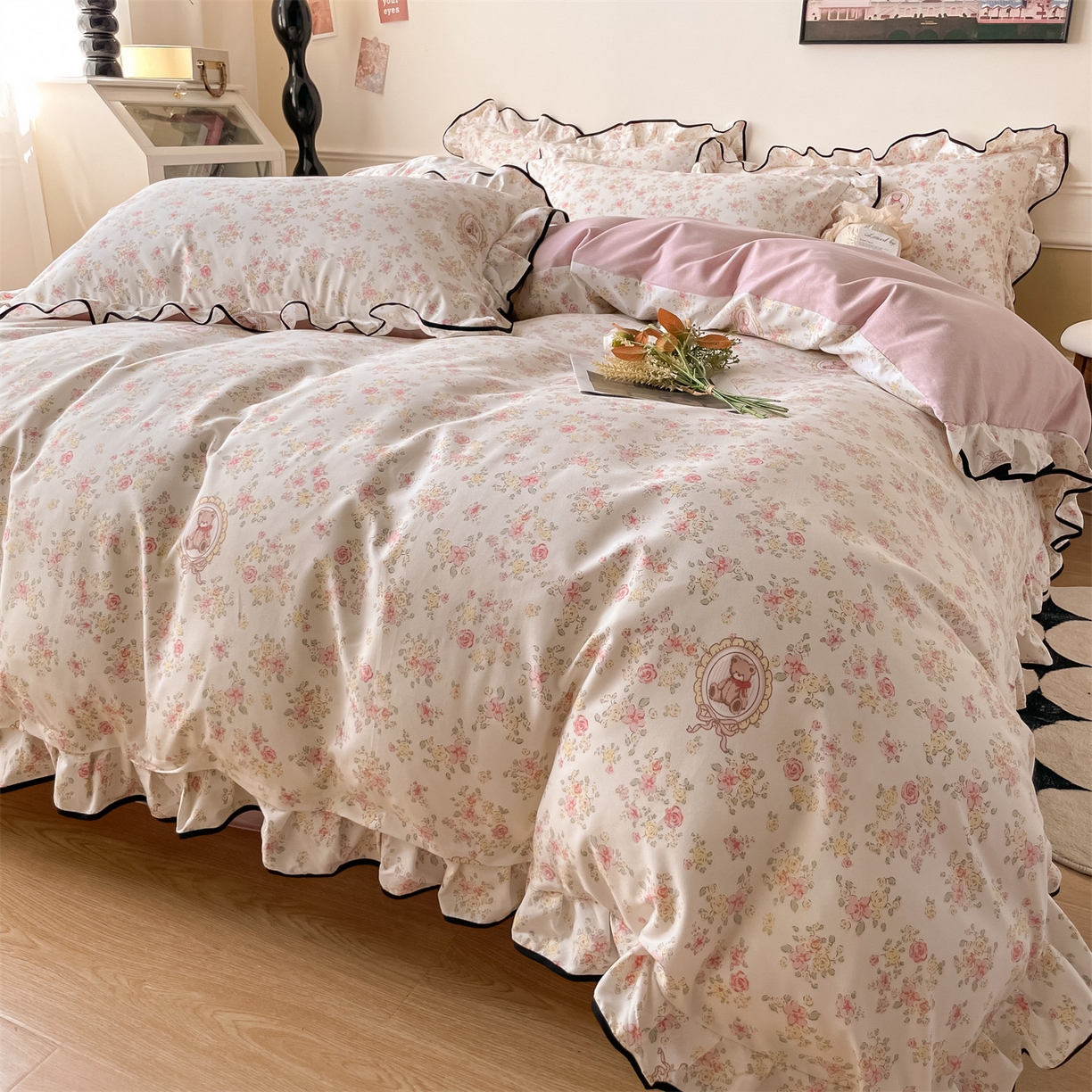 91家纺网 家纺一手货源 找家纺 义博家纺 2025新款韩版花边印花四件套四件套 碎花-浅粉