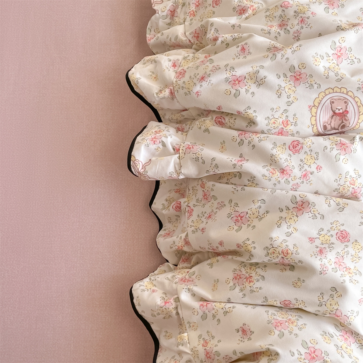 91家纺网 家纺一手货源 找家纺 义博家纺 2025新款韩版花边印花四件套四件套 碎花-浅粉