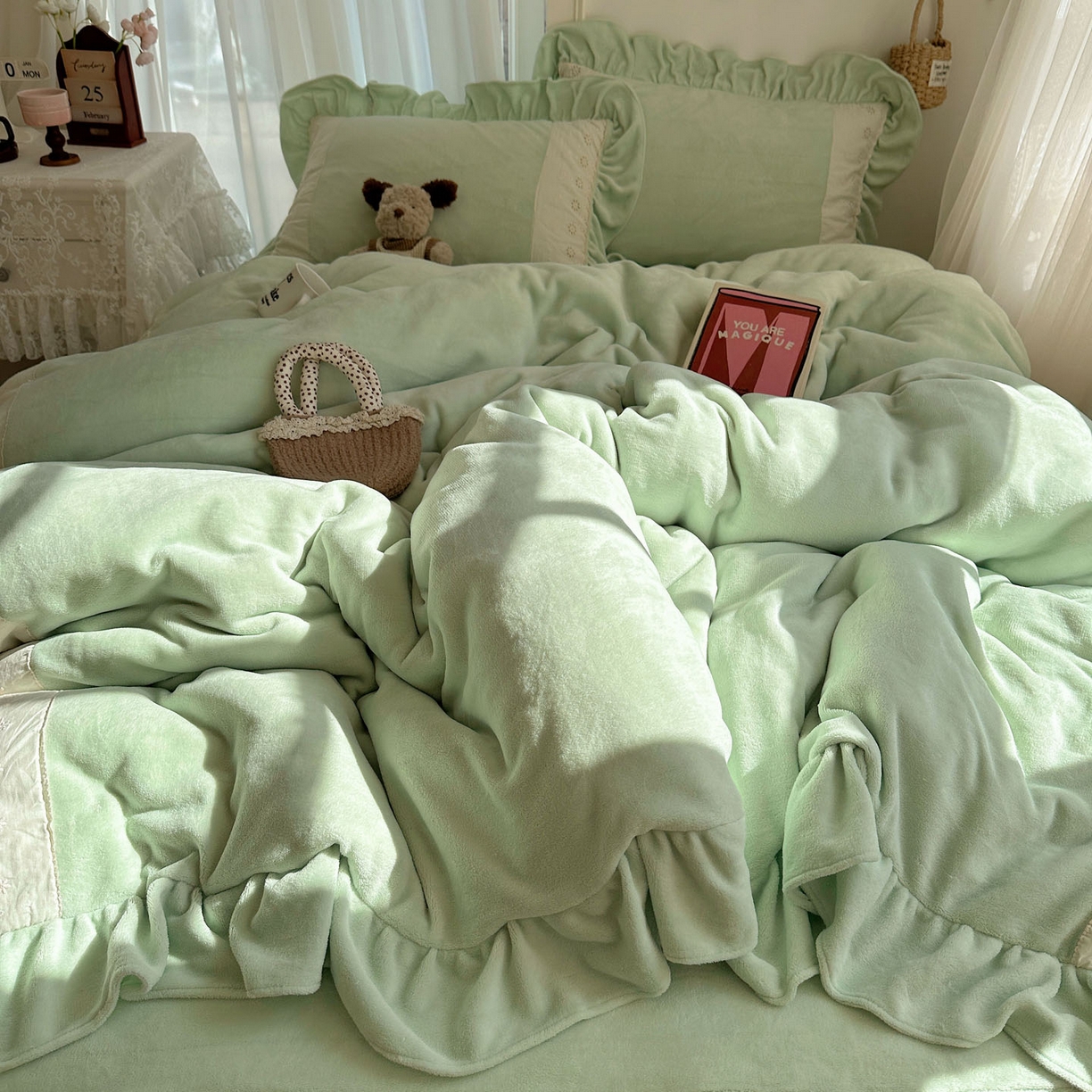 91家纺网 家纺一手货源 找家纺 轻奢坊 2025新款牛奶绒纯色全棉蕾丝大花边四件套-软乎系列 软乎绿