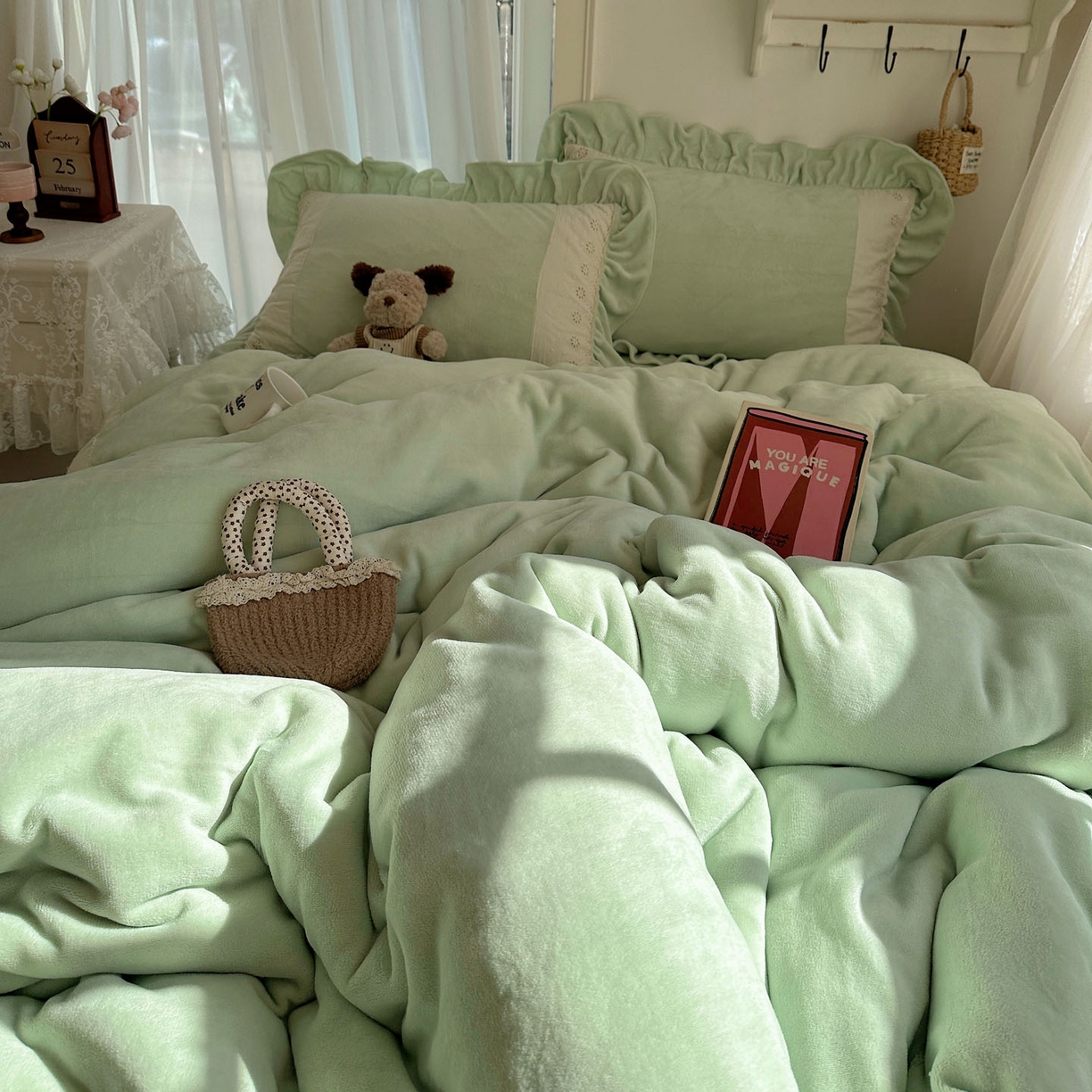 91家纺网 家纺一手货源 找家纺 轻奢坊 2025新款牛奶绒纯色全棉蕾丝大花边四件套-软乎系列 软乎绿