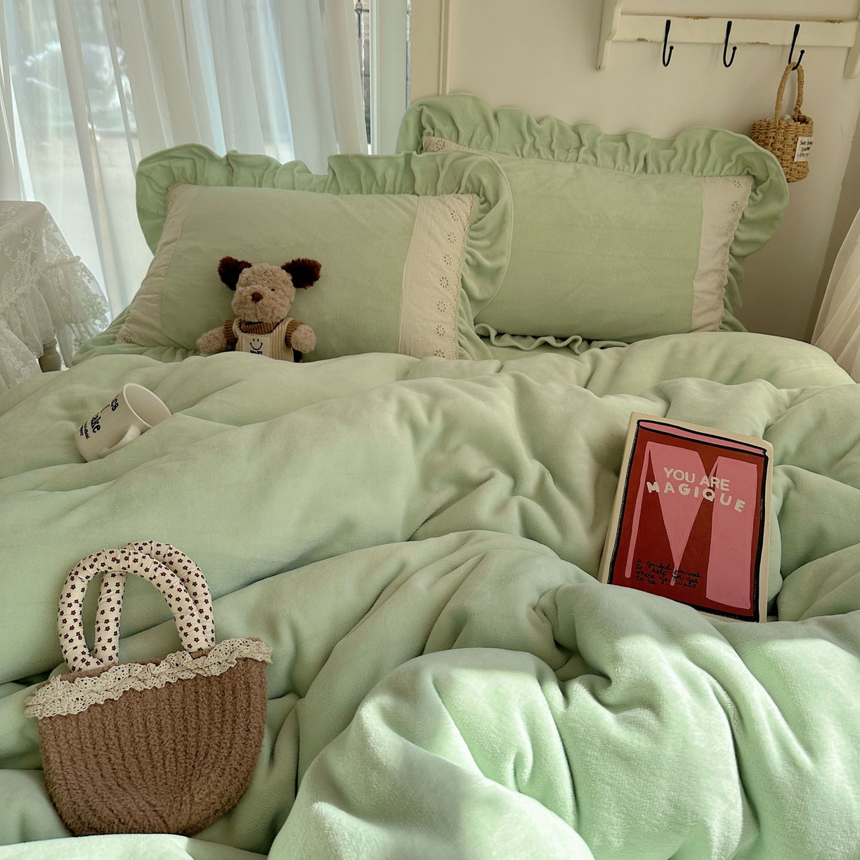 91家纺网 家纺一手货源 找家纺 轻奢坊 2025新款牛奶绒纯色全棉蕾丝大花边四件套-软乎系列 软乎绿