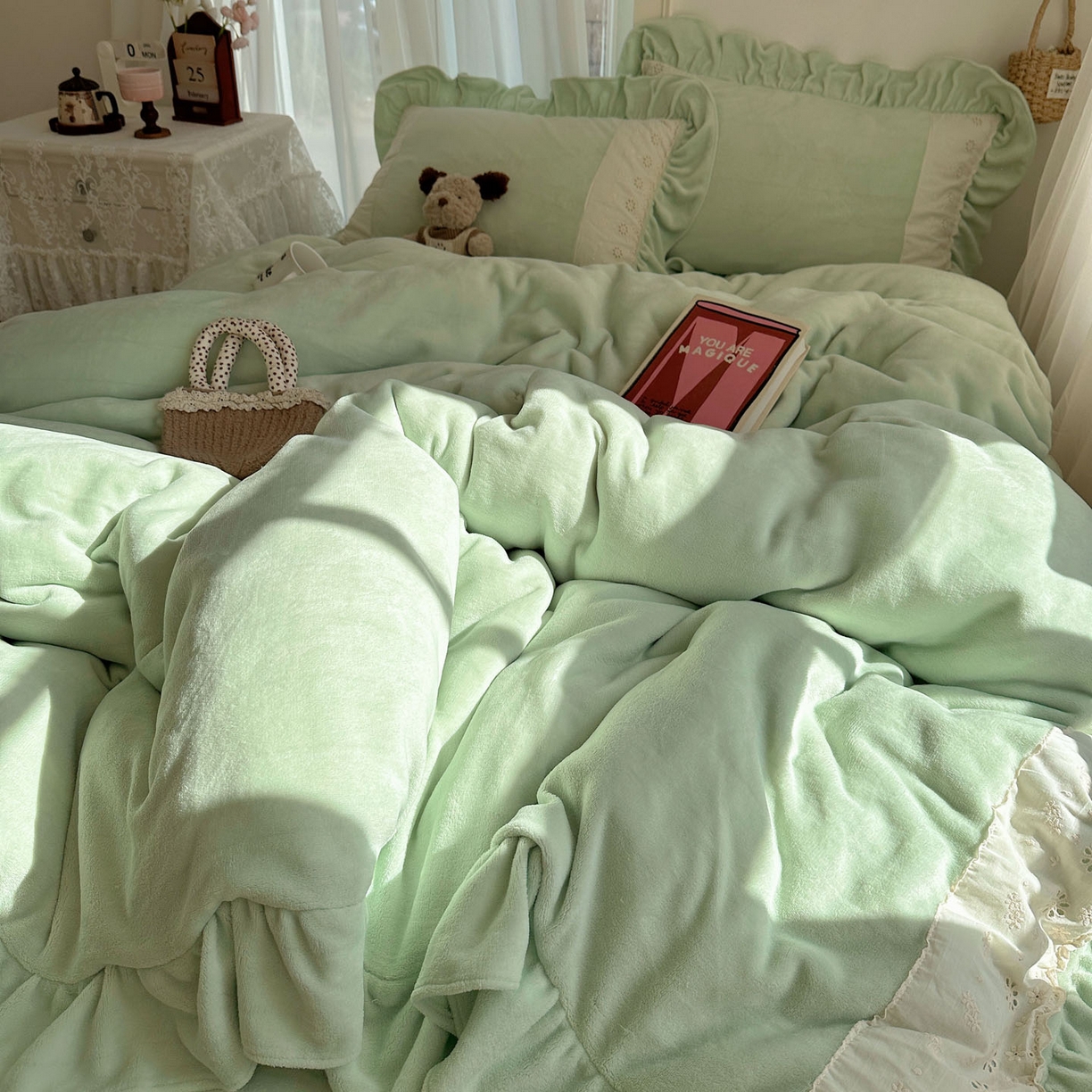 91家纺网 家纺一手货源 找家纺 轻奢坊 2025新款牛奶绒纯色全棉蕾丝大花边四件套-软乎系列 软乎绿