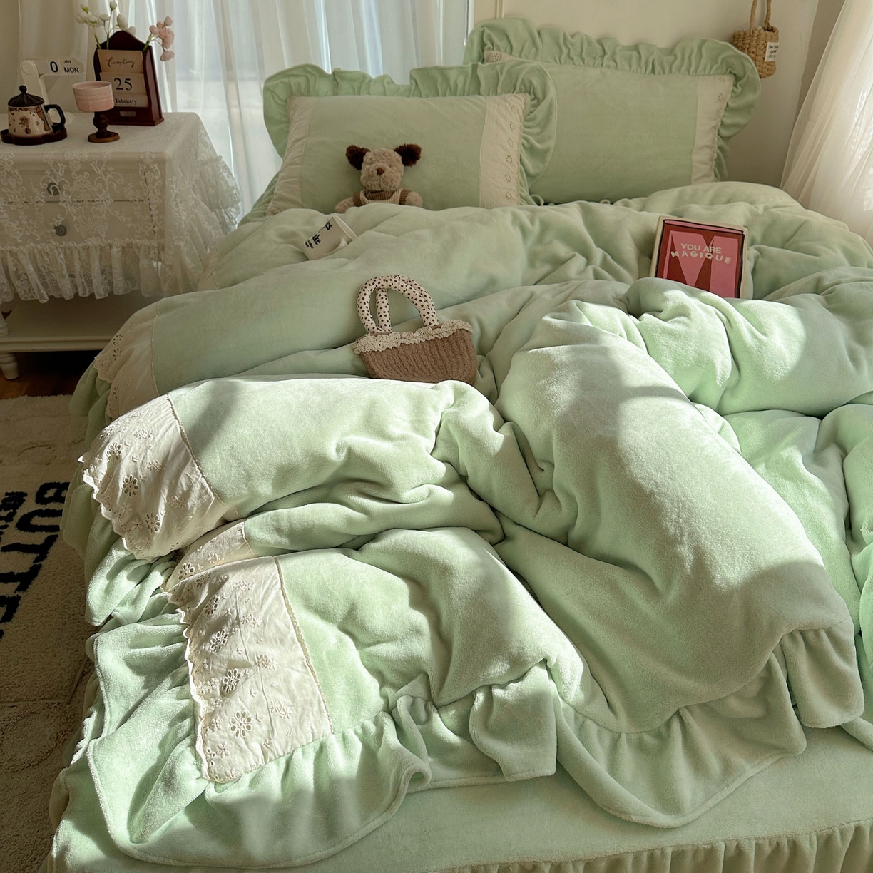 91家纺网 家纺一手货源 找家纺 轻奢坊 2025新款牛奶绒纯色全棉蕾丝大花边四件套-软乎系列 软乎绿