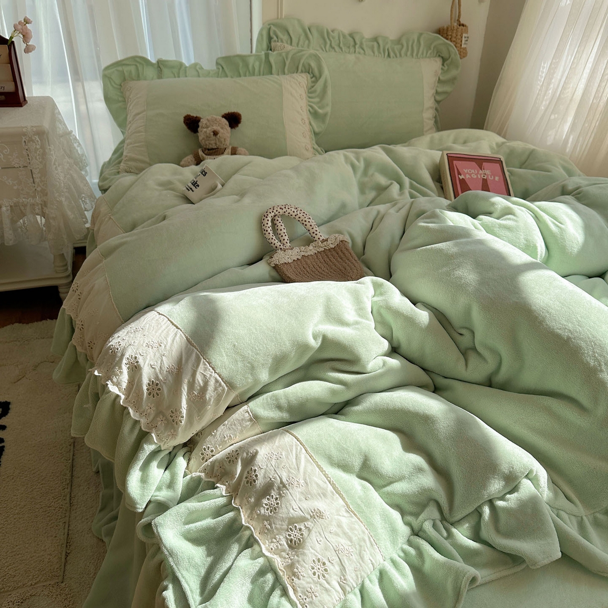 91家纺网 家纺一手货源 找家纺 轻奢坊 2025新款牛奶绒纯色全棉蕾丝大花边四件套-软乎系列 软乎绿