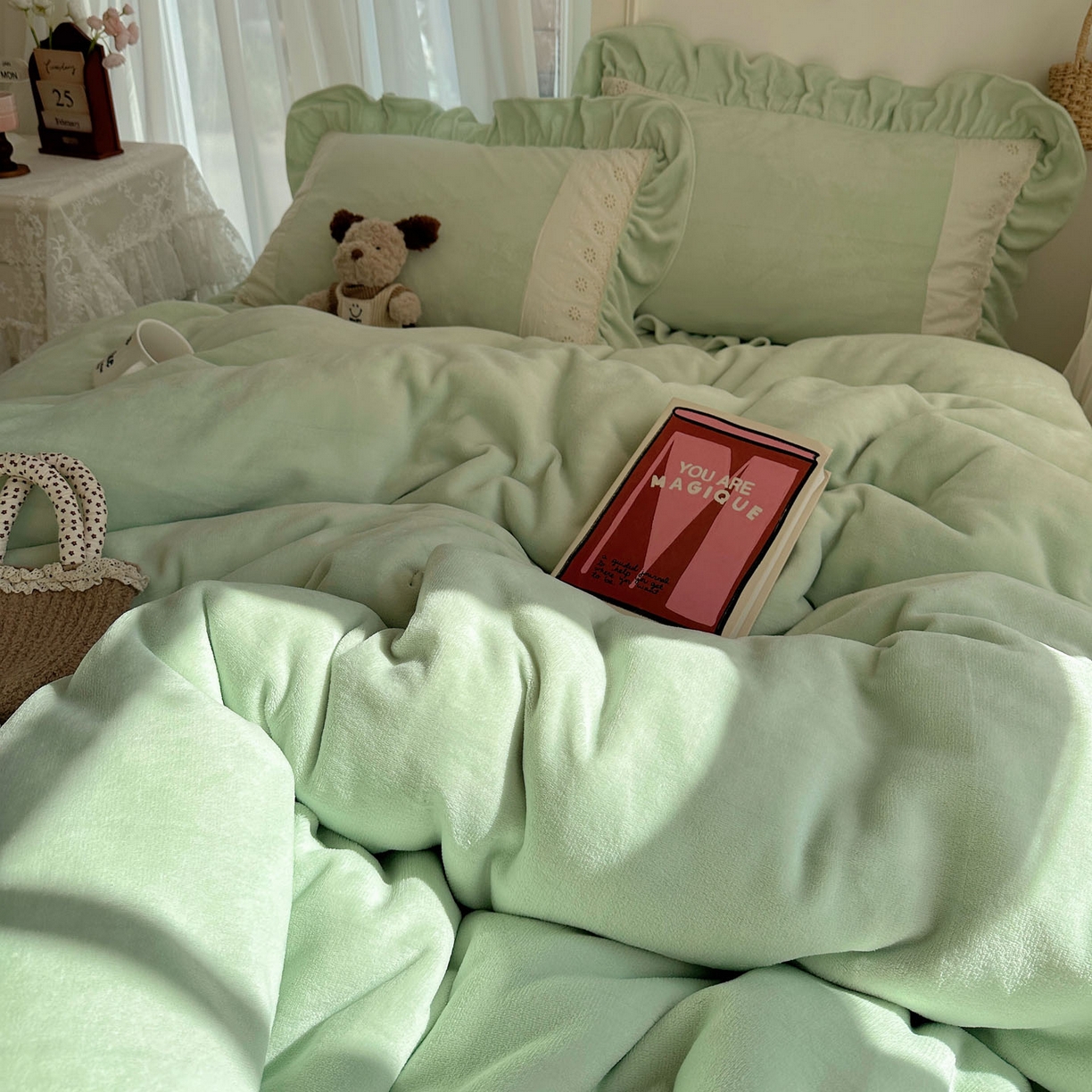 91家纺网 家纺一手货源 找家纺 轻奢坊 2025新款牛奶绒纯色全棉蕾丝大花边四件套-软乎系列 软乎绿