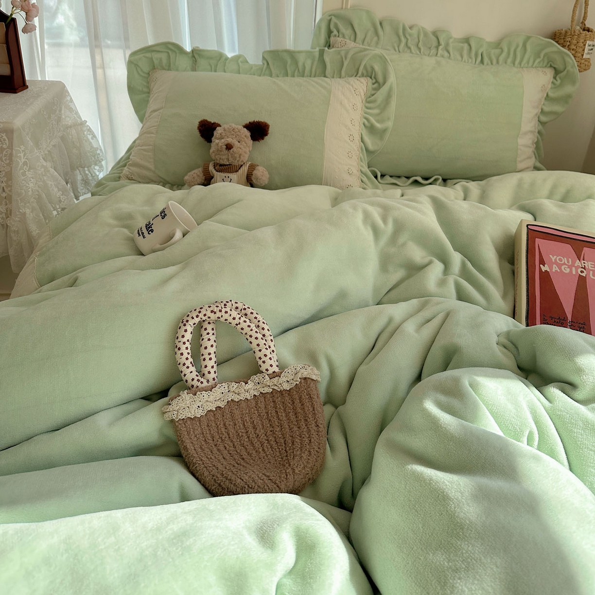 91家纺网 家纺一手货源 找家纺 轻奢坊 2025新款牛奶绒纯色全棉蕾丝大花边四件套-软乎系列 软乎绿